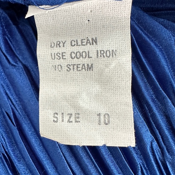 Vintage Ricky Lang for Nuit Micro Pleat Sequin
Dress Size 10 Periwinkle Blue - Picture 4 of 4